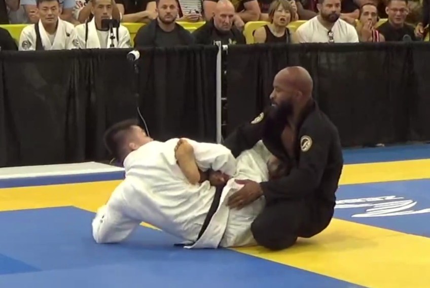 Demetrious Johnson Suffers Rare Submission Loss to Kneebar at IBJJF World Masters - BJJ Article