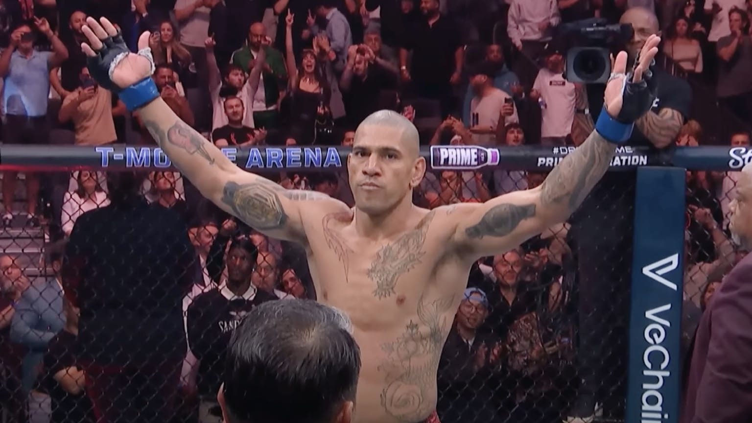 Alex Pereira Signs Massive 8-Fight UFC Deal, Says Promotion "Took Really Good Care of Me" - Alex Pereira UFC News News